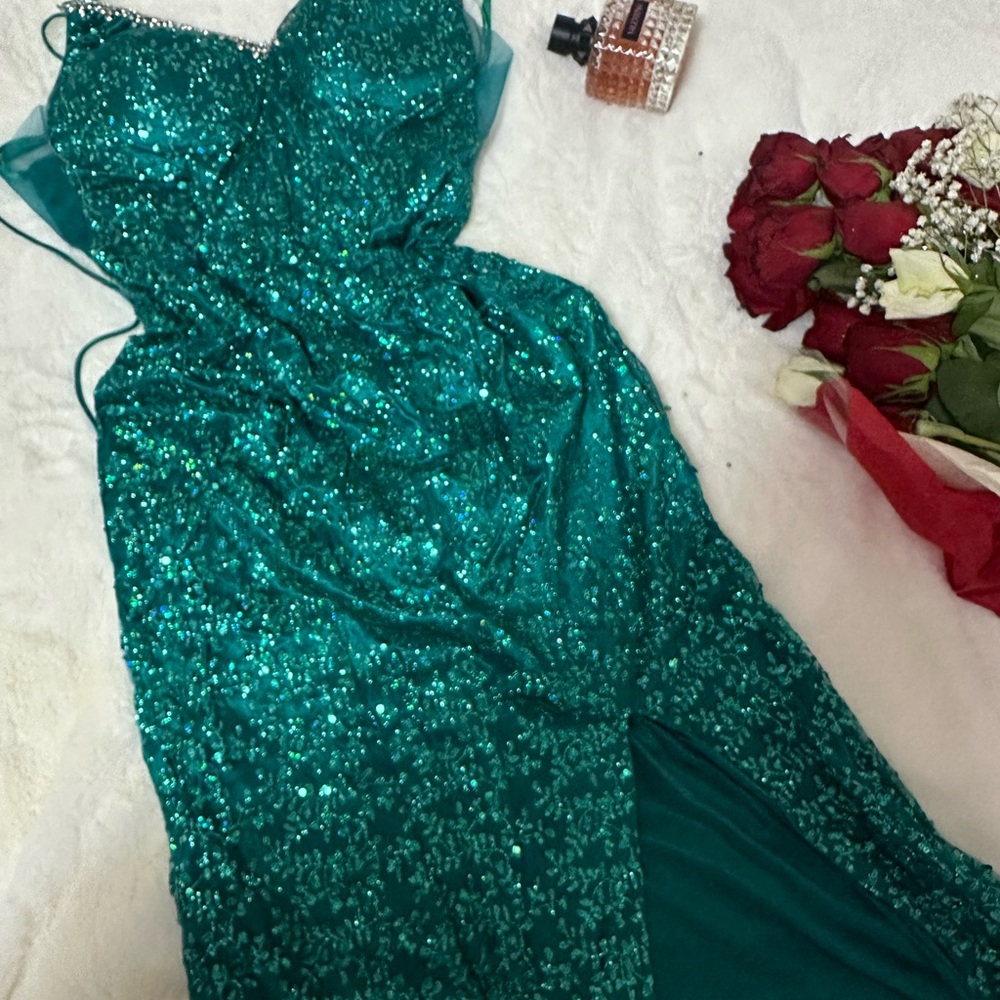 Blue / teal dress